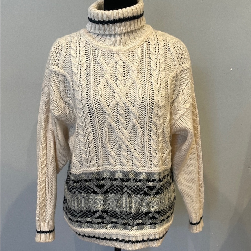 Cozy Cream Cable Knit Turtleneck Sweater Liz sport small